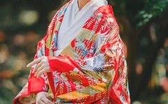 白色液体从下面流出来了